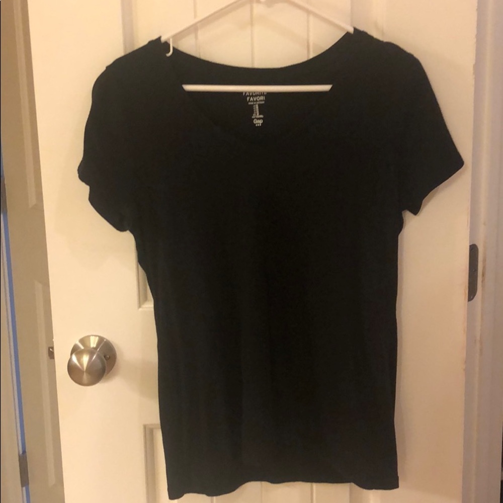 Black v-neck Gap t-shirt